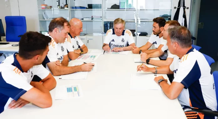 El cuerpo técnico de Carlo Ancelotti en el Real Madrid temporada 2024/2025 (Foto: RealMadrid.com - Fotógrafo: Helios de la Rubia y Jesús Troyano)